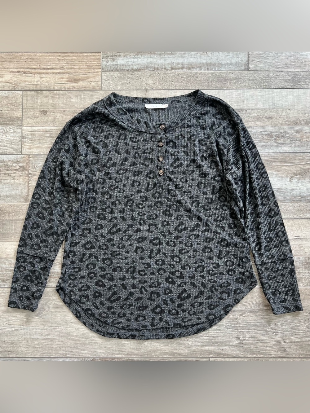 Lush Women’s Black Leopard Long Sleeve Waffle Top Size Medium